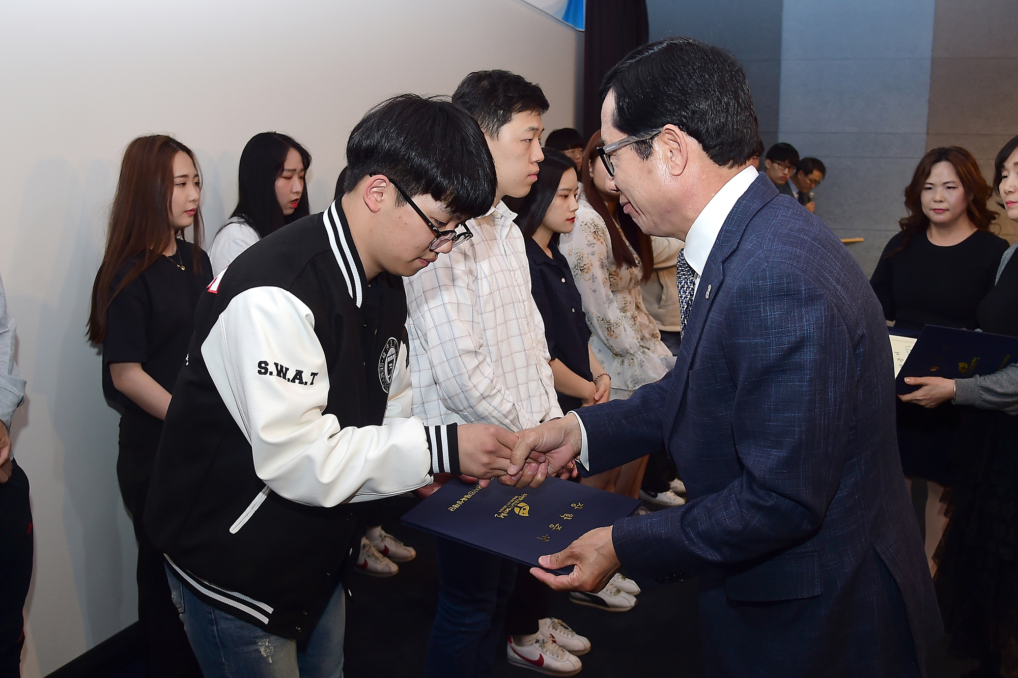 제천시인재육성재단, 2019년 장학증서 수여 이미지 2