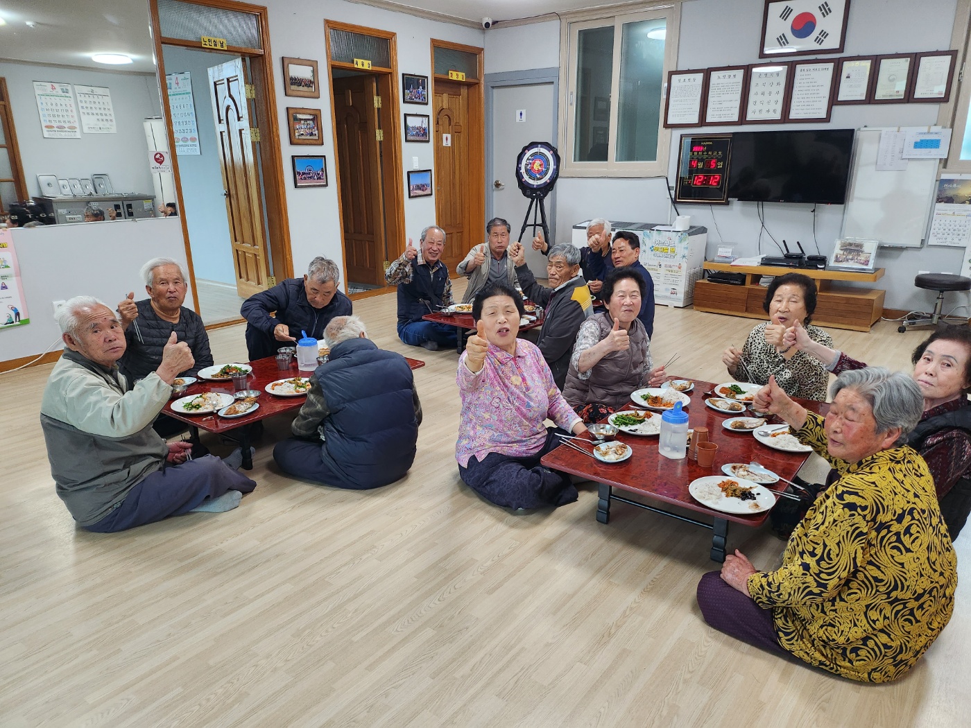 [기획]제천시 ‘하루 한끼’우리동네 경로당…복지공약 “호응” 이미지 2