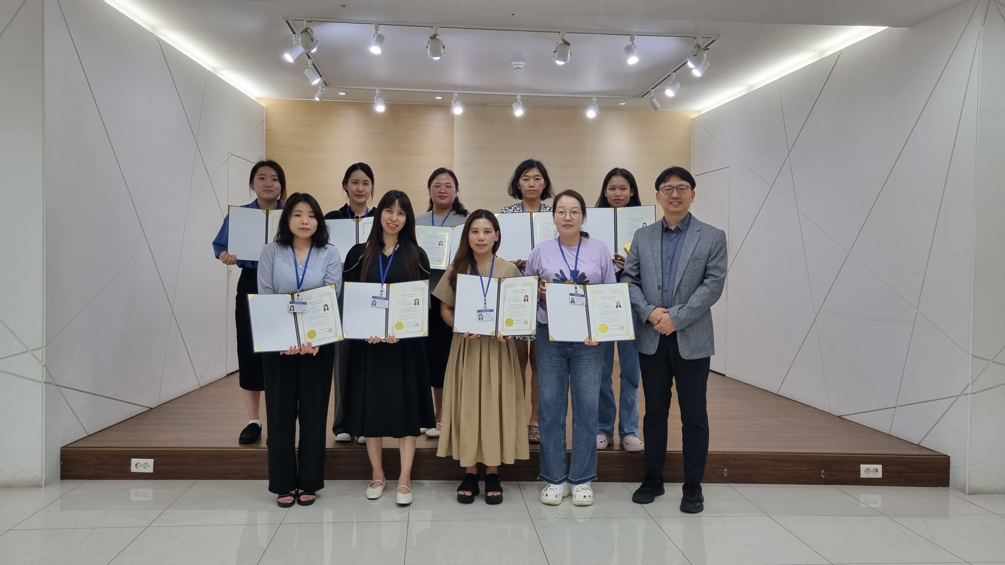 제천시 가족센터, 결혼이민자 10명‘이중언어강사 2급’자격 취득 이미지 1