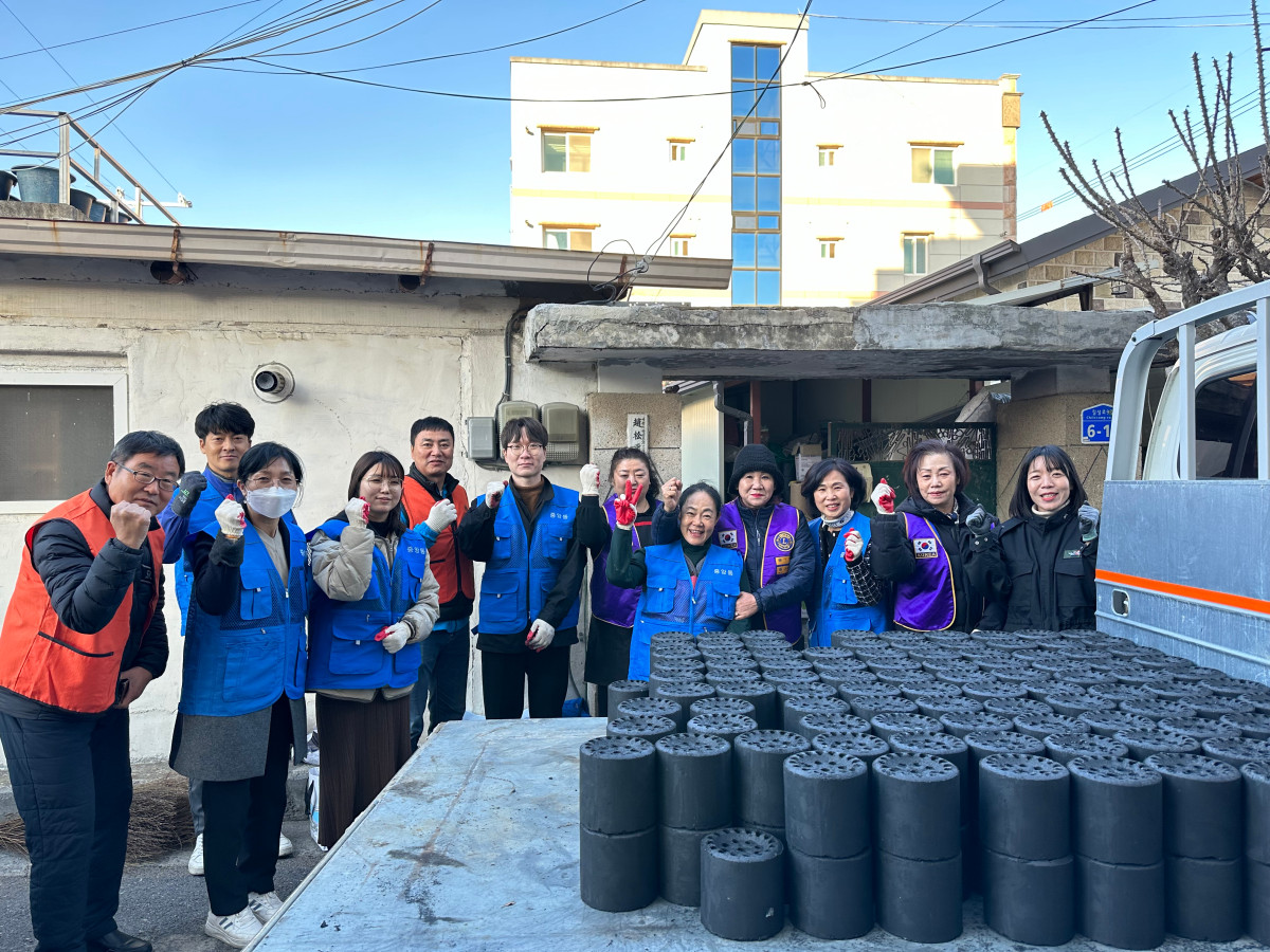 제천선우라이온스클럽,‘사랑의 연탄나눔’봉사활동 이미지 1