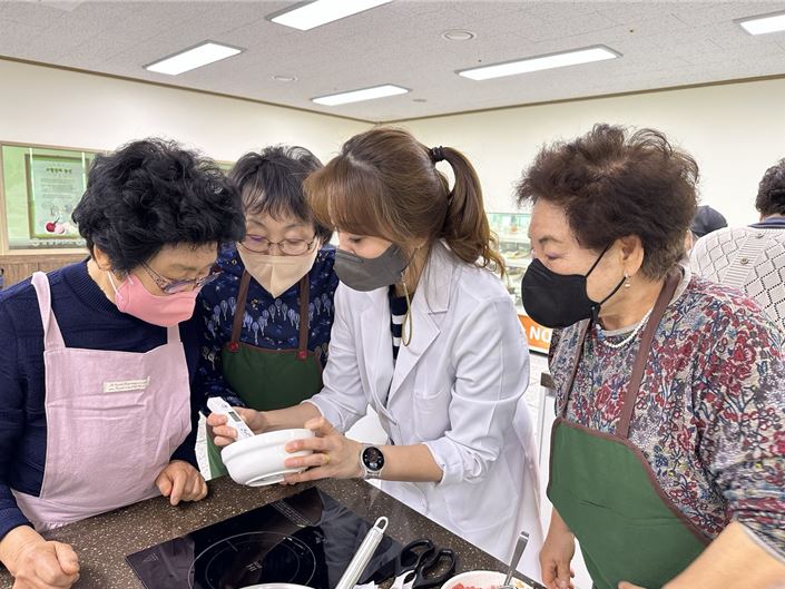 “나는 똑!똑! 건강매니저” 제천시 보건소, 경로당 건강매니저 대상 영양교육 실시 이미지 1