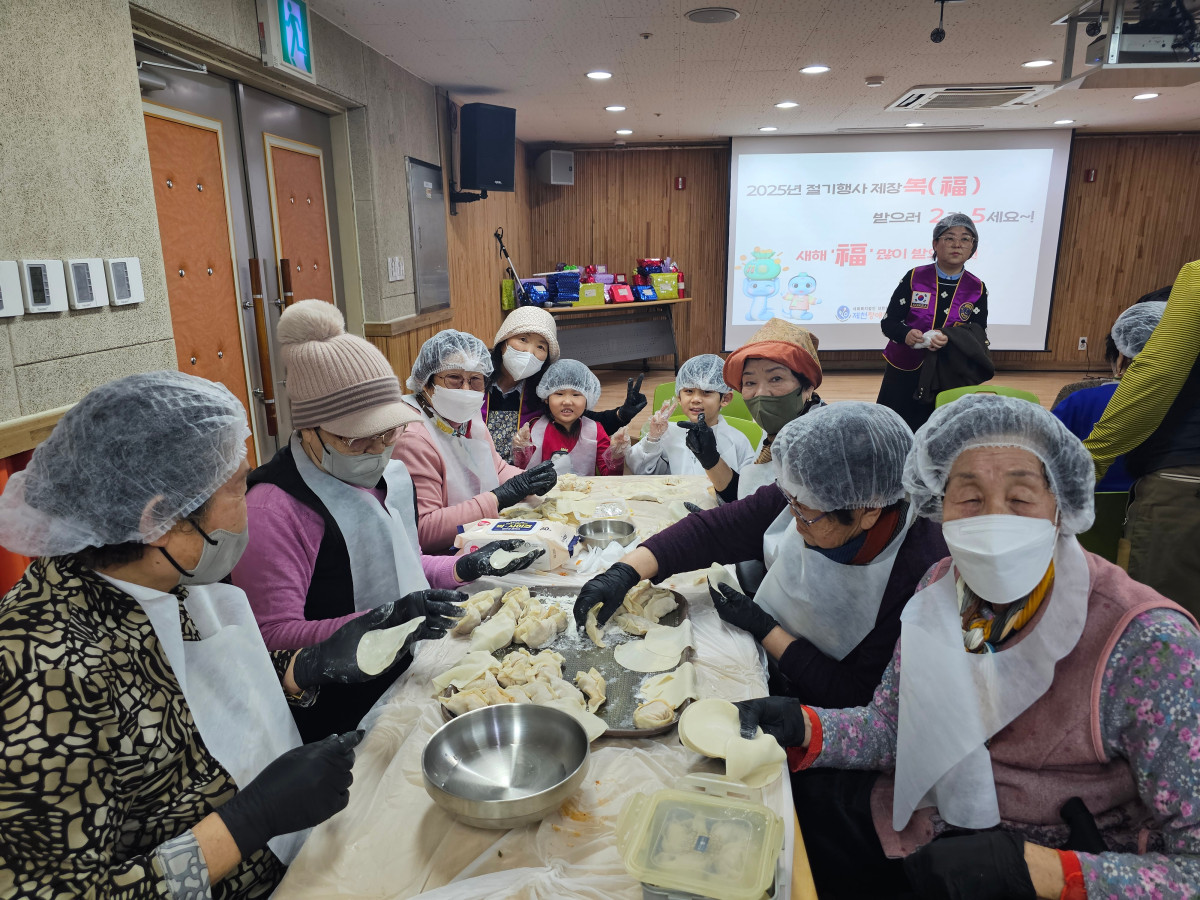 2025년 절기행사 예쁜 만두빚기 행사‘제·장·복(福) 받으러 2(이)리 5(오)세요~!’ 이미지 1