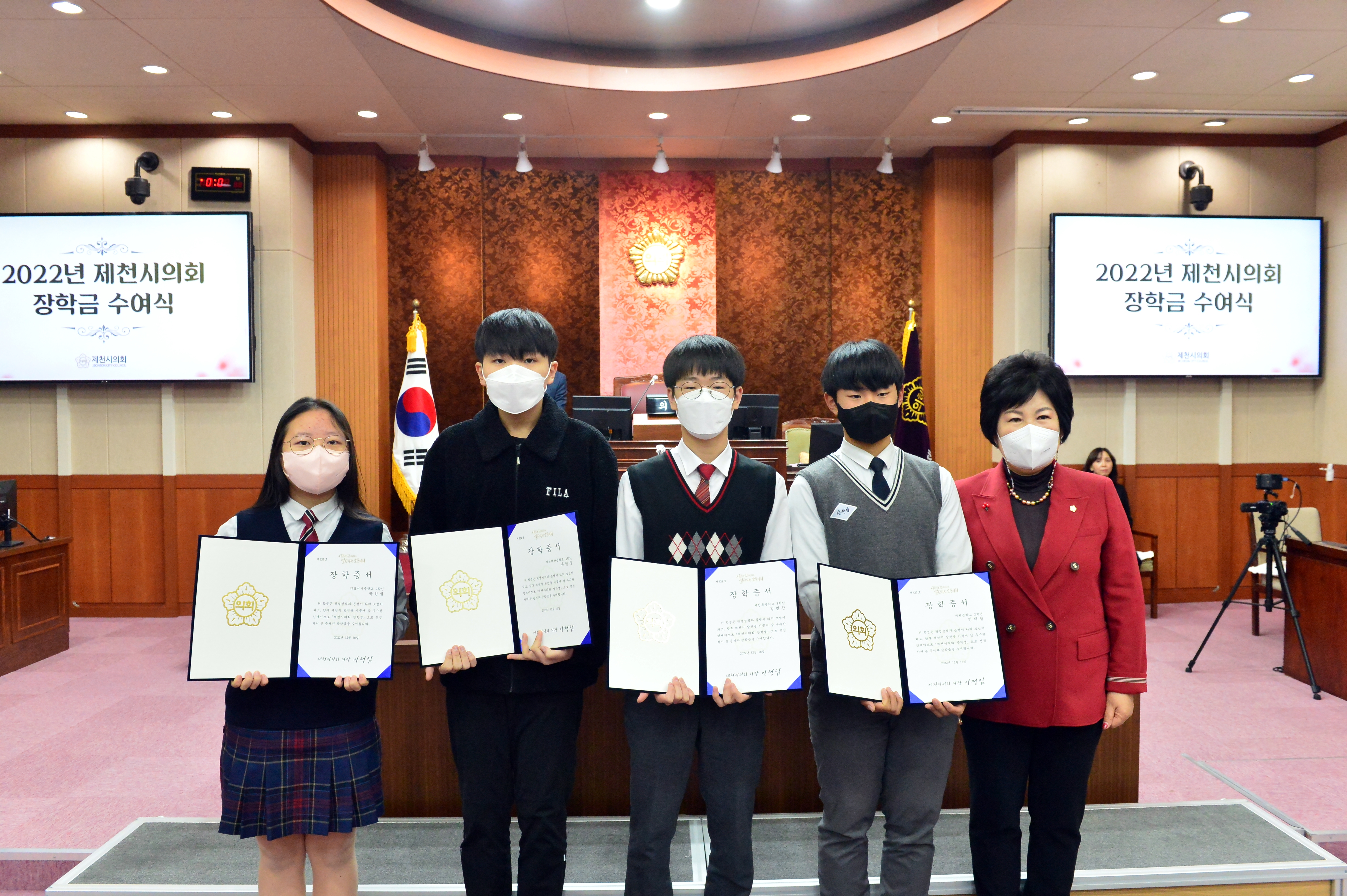 제천시의회, 관내 전체 중학교에 장학금 수여 이미지 2