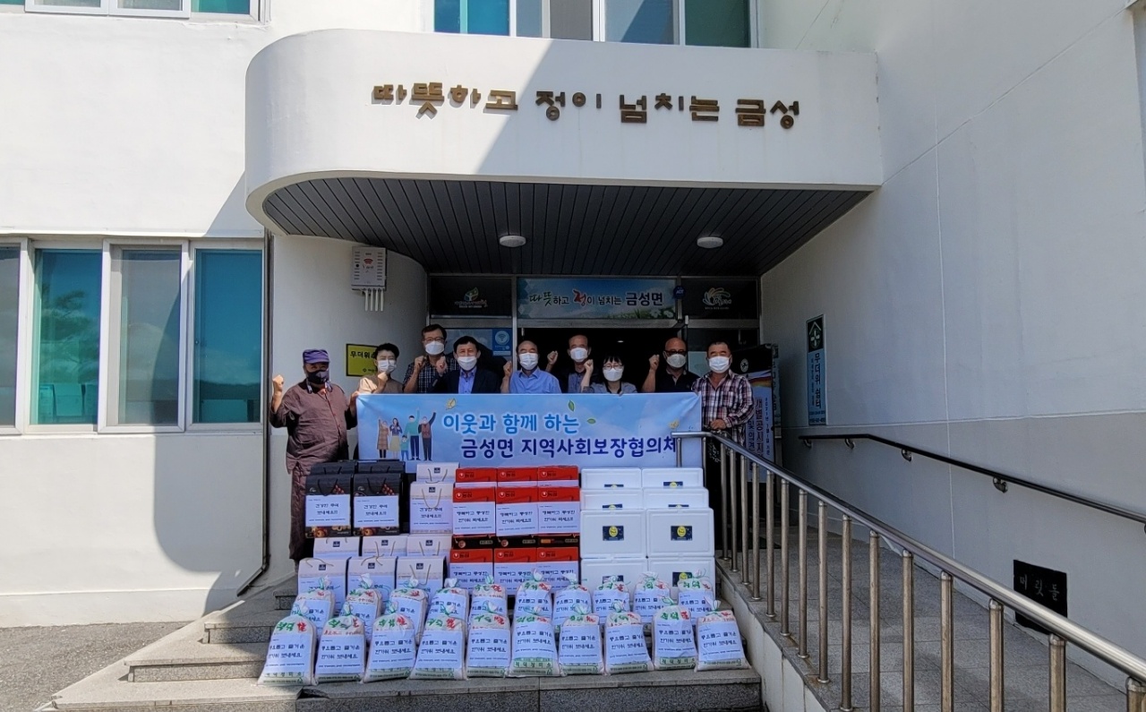 금성면 지역사회보장협의체 추석맞이 위문품 전달