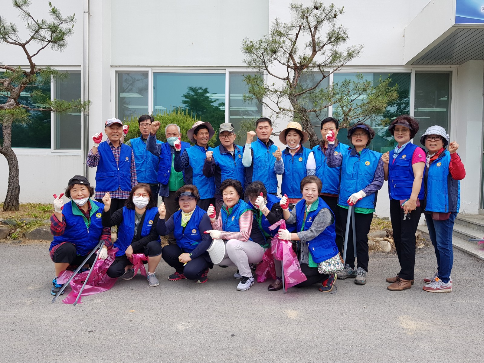청풍면 바르게살기위원회 계곡청소 이미지 1