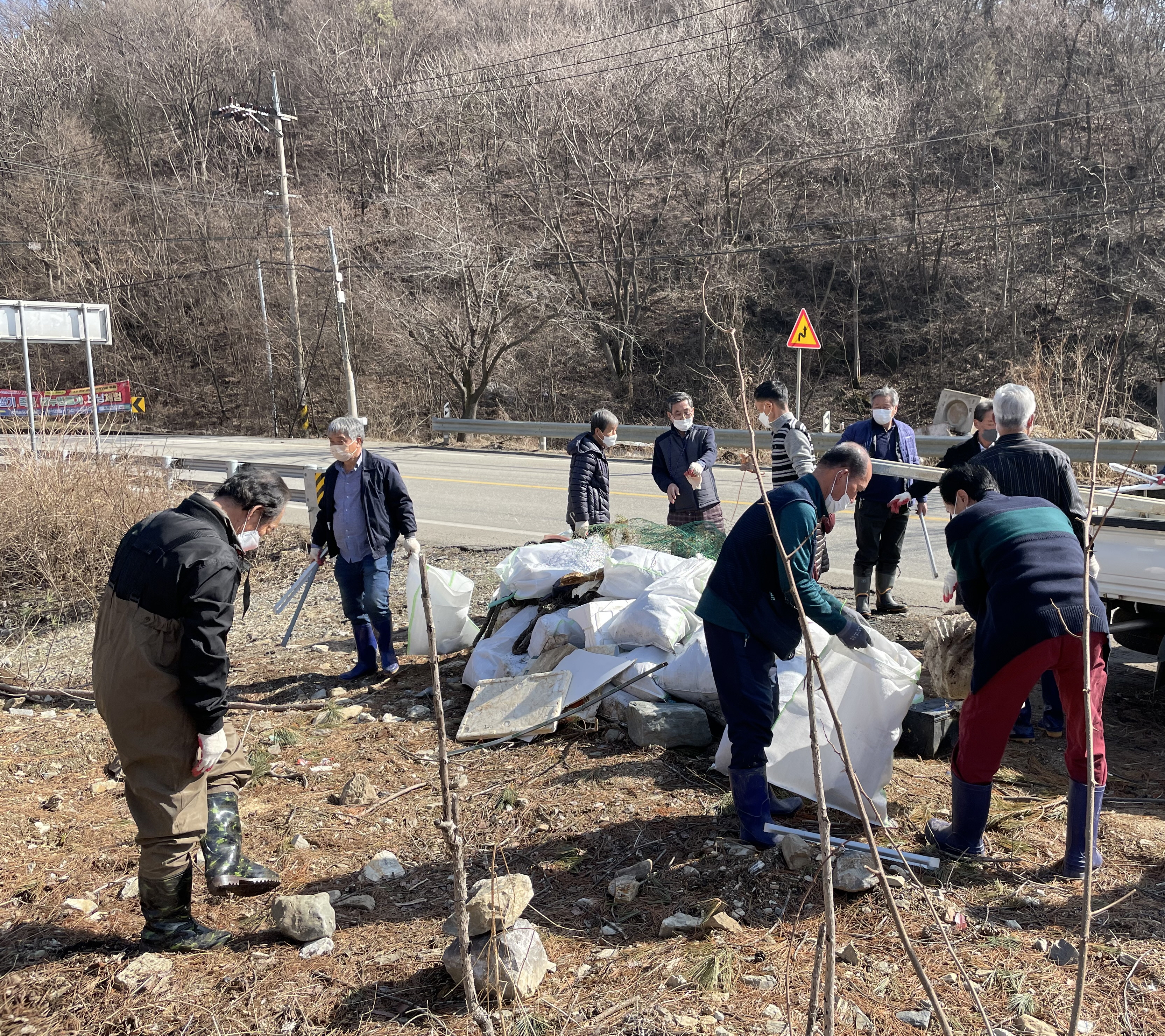 2021 수산면 새봄맞이 클린데이 추진 이미지 3