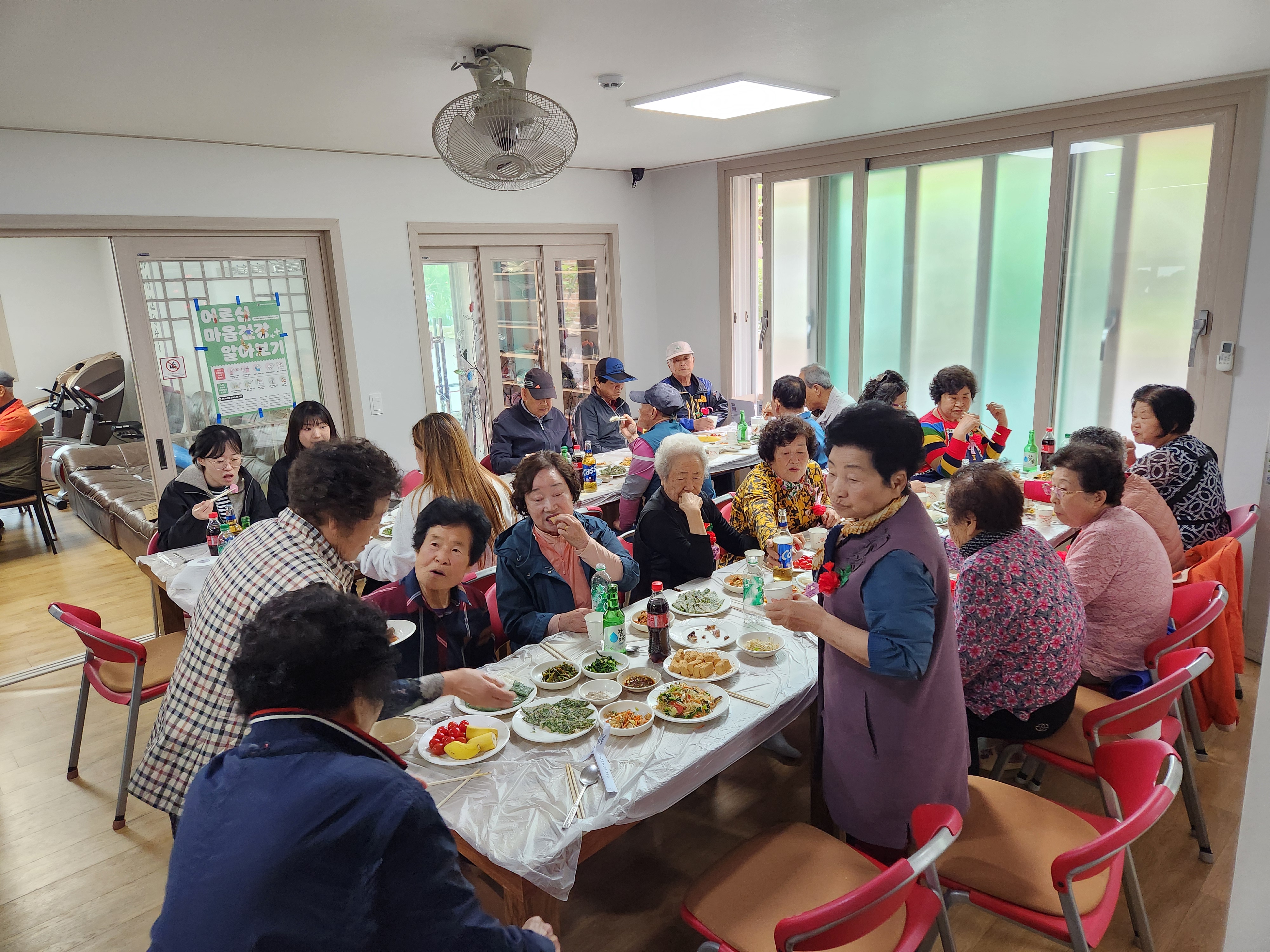 갈마골 경로당 경로잔치 이미지 2