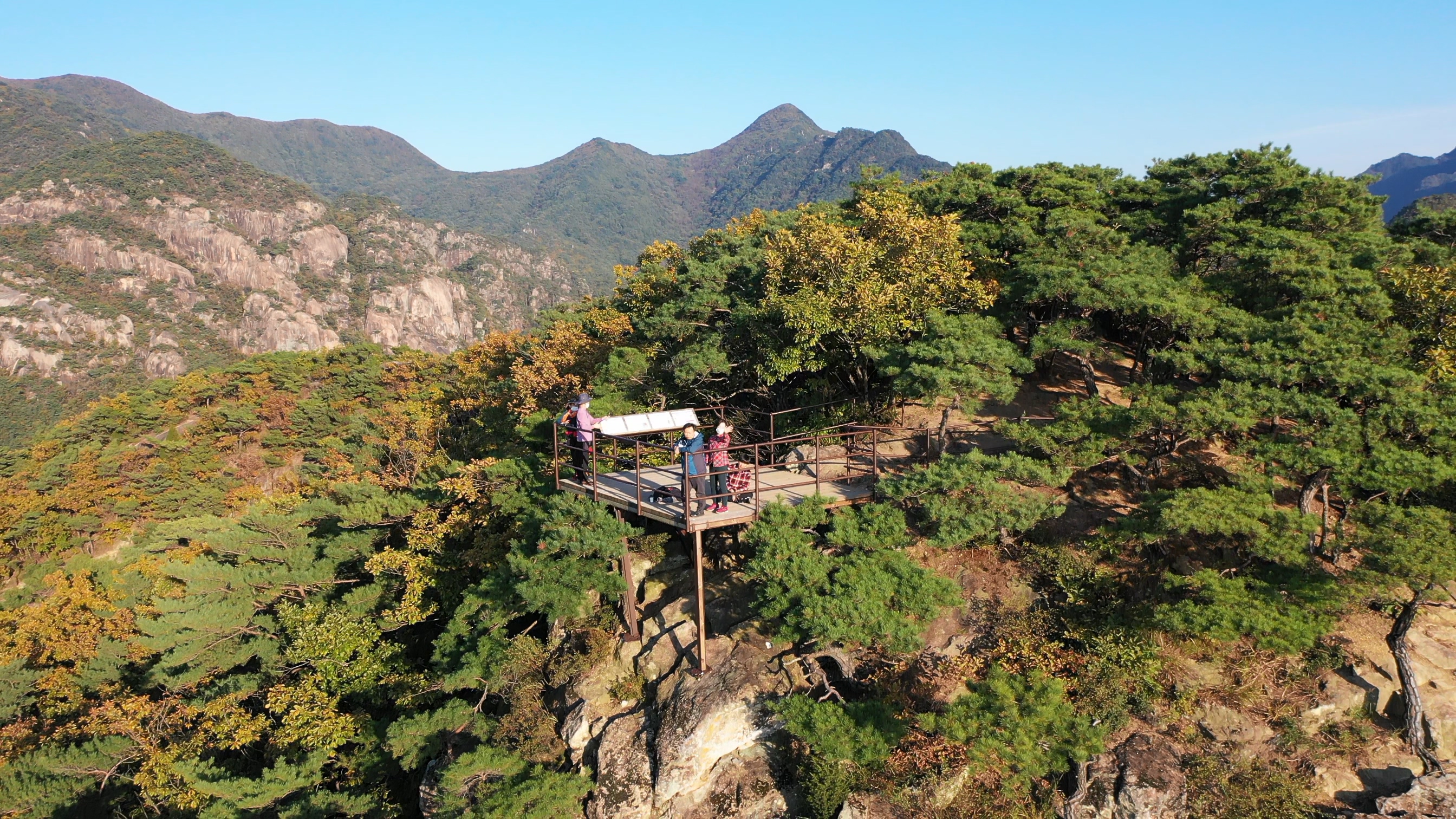 옥순봉 꼭대기까지.jpg
